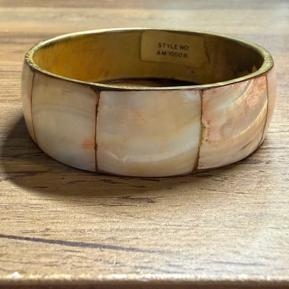 Brass Shell Bangle - Picture 3 of 6